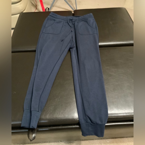 Bundle Variety 6 Pairs of Women Joggers. Size Medium - Picture 8 of 11